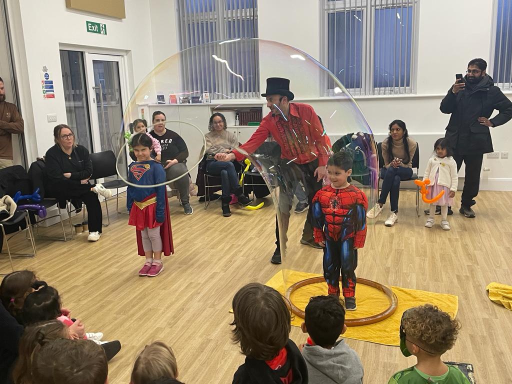 Watford childrens birthday party bubble show Watford